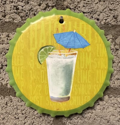 Decoratieve wanddecoratie "Cocktail" - meerkleurig - hoogte 16 x 16 x 1 cm - keramiek - Woonaccessoires