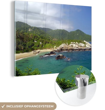 ® Glasschilderij 160x120 cm - Schilderij acrylglas - Het Tayrona Park te zien aan de Caribische kust in Colombia bij Santa Marta. - Foto op glas - Muurdecoratie woonkamer - Wanddecoratie slaapkamer - Schilderijen