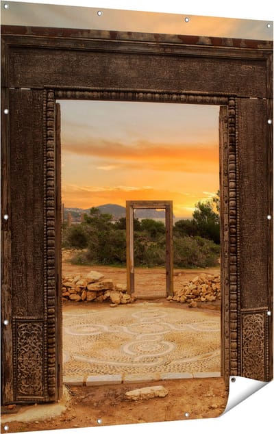 Gards Tuinposter Cale Llentia Deur Opening in Ibiza - 120x160 cm - Tuindoek - Tuindecoratie - Wanddecoratie buiten - Tuinschilderij