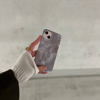 xoxo Wildhearts Marble Brown Sugar - Single Layer - Hard cover geschikt voor iPhone 14 Pro Max hoesje - Siliconen marmer hoesje iPhone - Beschermhoesje geschikt voor iPhone 14 Pro Max hoesje marmer - bruin