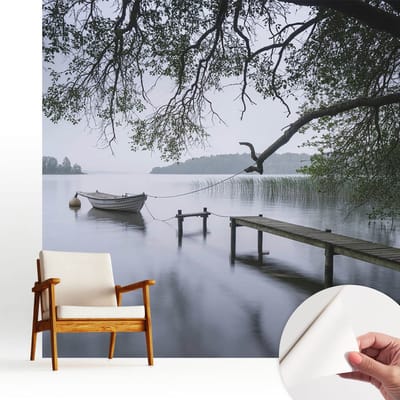 Wallfluent Zelfklevend Behang - Een kalm meer Zelfklevend fotobehang - 250x250 cm - Grijs Zelfklevend Behang - Peel-and-stick techniek - Voor de slaapkamer, woonkamer en kantoor Zelfklevend Behang