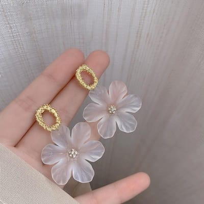 Boucles d'oreilles pendantes fleur blanche translucide pour femmes pétales doux vacances à la plage décoration d'oreille bijou d'oreille cadeau 1 pair gray