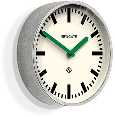 Newgate Luggage - wandklok - Verzinkte uitvoering met groene wijzers
