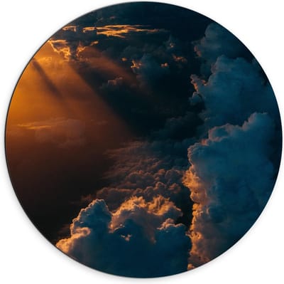 Dibond Wandcirkel - Wolken met Zonnestralen - 70x70cm Foto op Aluminium Wandcirkel (met ophangsysteem)