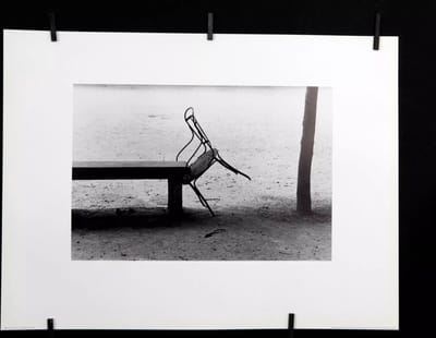 Poster - Tilted Chair - Eva Rubinstein - Zwart/Wit - Jaren 80 - 45x61 cm