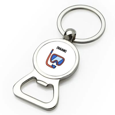 Akyol - duikbril met eigen naam flesopener - Zwemmen - mensen die houden van zwemmen - gepersonaliseerde - sport - verjaardagscadeau - kado - gift - geschenk - verrassing - 9 bij 3 cm