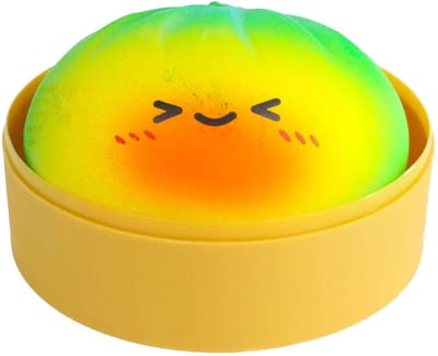 Trend Toys Kawaii Rainbow Foam Dumplings 8,5cm in Stoommandje