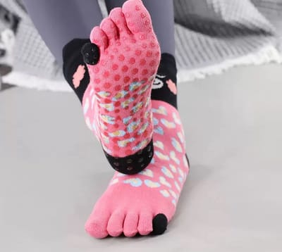 Dames Teensokken anti slip - - teen sokken - toe socks - zwart - roze - leuke print beer - hart - hartjes - 36 -40 - cadeau - sport - yoga - fitness - pilates - runner teen sokken - teenslipper sokken - gift - geschenk