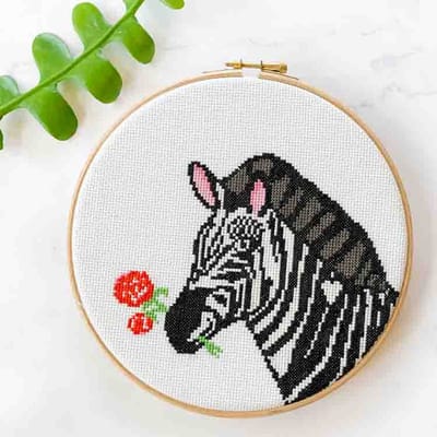 Studio Koekoek - Zebra borduurpakket - dieren borduurpakketten voor beginners - kinderkamer borduurpakket