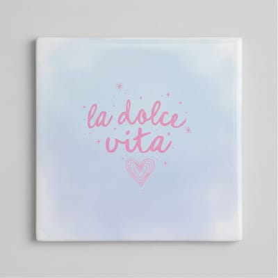 La Dolce Vita Pastel Keramische Tegel 15x15 cm – Elegante Inspirerende Quote Wanddecoratie