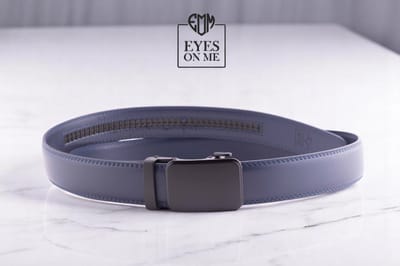 Blauwe lederen riem zonder gaatjes met automatische gesp voor heren ( model L113 )