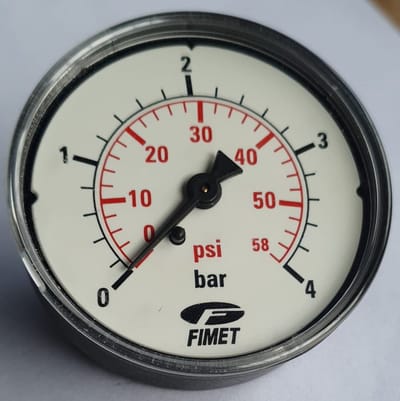 K&W Manometer 63 mm diameter 0-4 bar met 1/4" achter aansluiting geschikt voor luchtdruk