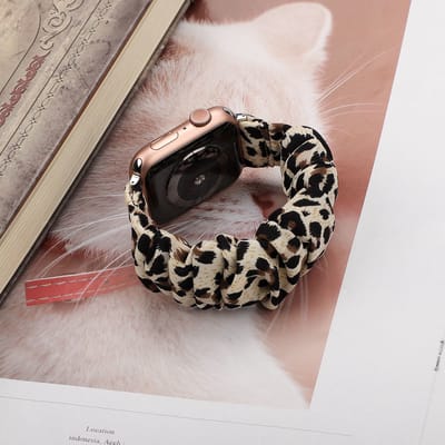 Strap-it Scrunchie band - Geschikt voor Apple Watch bandje - Series 1/2/3/4/5/6/7/8/9/10/11/SE/SE2/SE3 - Luipaard - Elastisch haarelastiek bandje van nylon - iWatch bandje voor maat: 38 / 40 / 41 / 42mm