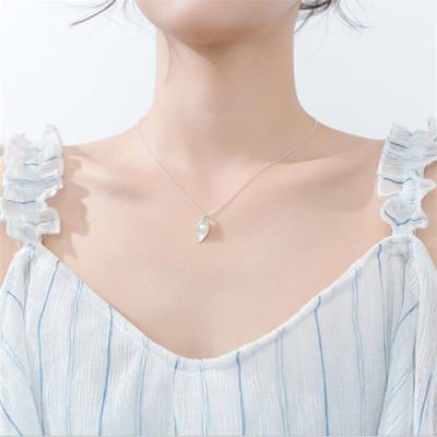 Nieuwe Persoonlijkheid Witte Bloem Parel 925 Sterling Zilver Sieraden Mode Parel Blad Dauw Kralen Elegante Hanger Ketting Xl040 beige