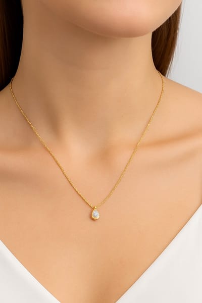 Aurélia Ketting Dames - Halsketting met Druppel Steenje - Collier 44 cm - Verstelbaar - Goudkleurig - Zirkonia Kristal - Cadeau Vriendin Moeder Verjaardag Kerst Goud