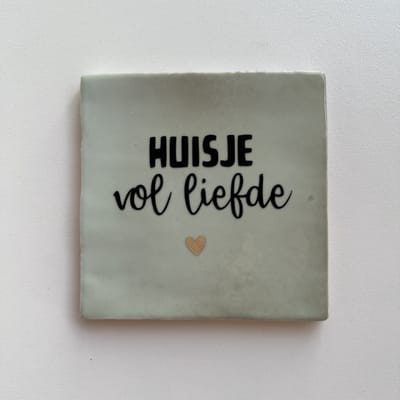 Huisje vol liefde (Groen tegeltje) - Spreuktegel - Tegeltje met tekst - Tegeltje met spreuk - Cadeautje - Origineel cadeau