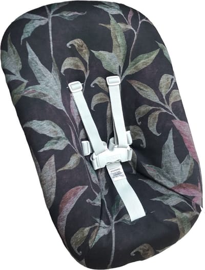 #48 newborn hoes, Donker gebloemd, Stokke Tripp Trapp. Ook geschikt voor Kidsmill Up.