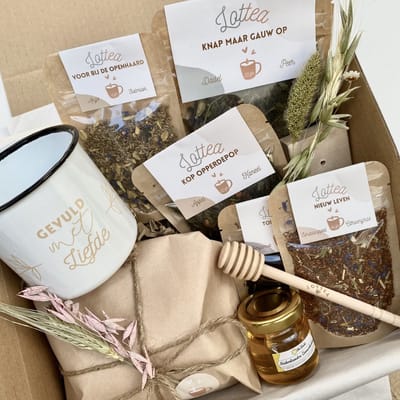 Het Theeplankje Giftbox Deluxe 'Knap Maar Gauw Op' - theebox, thee box, thee cadeau, theeset, theepakket, thee cadeaupakket, beterschap cadeau, vriendinnen cadeaus