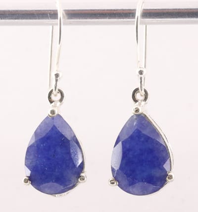 Zilveren oorbellen met blauwe saffier