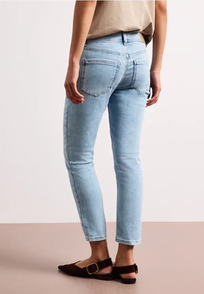 7/8 Mid Waist Slim Legs jeans in Slim Fit