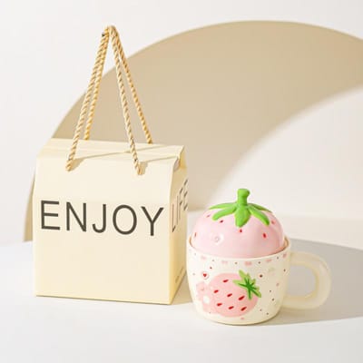 Tasse en Céramique Ours Fraise avec Couvercle pour Filles Tasse Cadeau pour le Ménage Mug Couple Aspect Haut Tasse à Lait pour le Petit Déjeuner 401-500ml