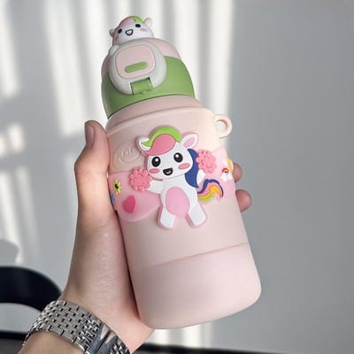 304 roestvrijstalen band ziet er schattig en schattig uit, rietjes met grote capaciteit, geïsoleerde bekers voor babystudenten voor kinderen. 500ml