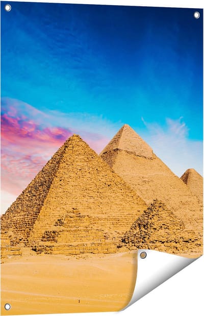 Gards Tuinposter Egyptische Piramides bij Zonsondergang - 60x80 cm - Tuindoek - Tuindecoratie - Wanddecoratie buiten - Tuinschilderij