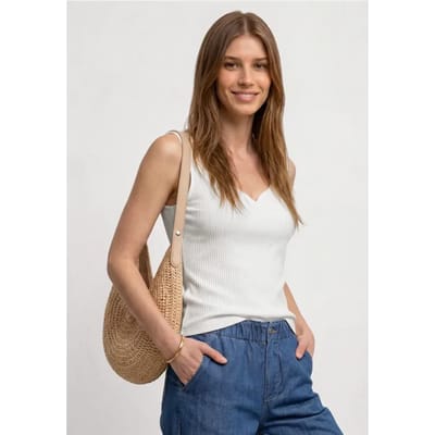 Basic top met hartvormige halslijn