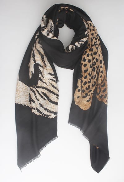 Yilla scarf - Accessories Junkie Amsterdam - Dames- Katoenen sjaal - Dieren print- Cosy chic - herfst/winter - medium dik - Bruin zwart