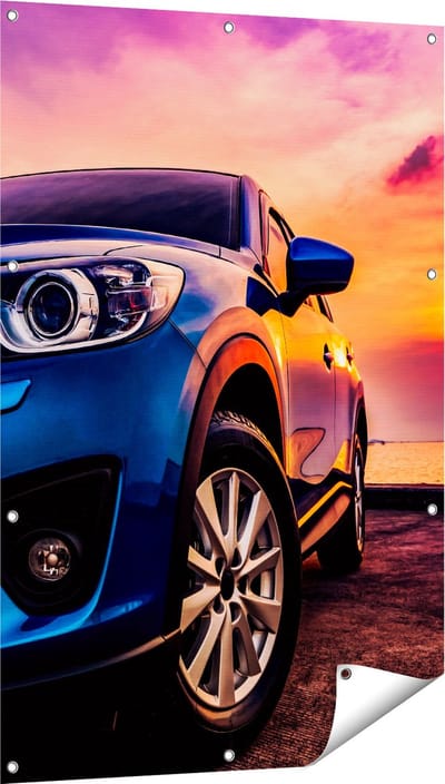 Gards Tuinposter Blauwe Sportwagen Auto bij Zonsondergang - 80x120 cm - Tuindoek - Tuindecoratie - Wanddecoratie buiten - Tuinschilderij