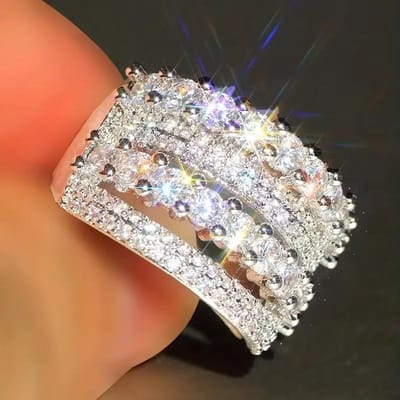 Huitan Trendy Luxe Brede Ringen Vrouwelijke Kleur Bruiloftsband Accessoires Vol Gelegd Sprankelende Kubieke Zirkonia Prachtige Sieraden 10 white