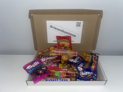 Geslaagd brievenbussnoep XL - brievenbus cadeau geslaagd XL - brievenbus snoep pakket box XL - snoepdoos XL - geslaagd XL - past door de brievenbus - 400 gram