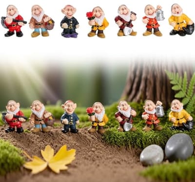 SnelShoppen - Set van 7 Mini Tuinelfjes 4,5 cm | Weerbestendige Hars Tuindecoratie | Grappige Miniatuur Dwergen voor Tuin, Balkon, Patio en Tafel