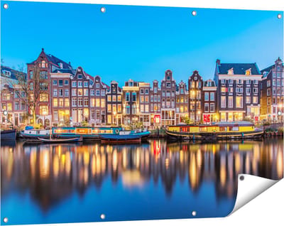 Gards Tuinposter Amsterdamse Huisjes in de Avond met Lichten - 120x80 cm - Tuindoek - Tuindecoratie - Wanddecoratie buiten - Tuinschilderij