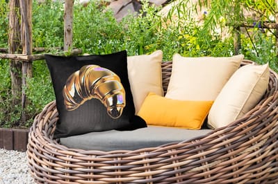 Buitenkussen Weerbestendig - Croissant - Brood - Goud - Zwart - 50x50 cm