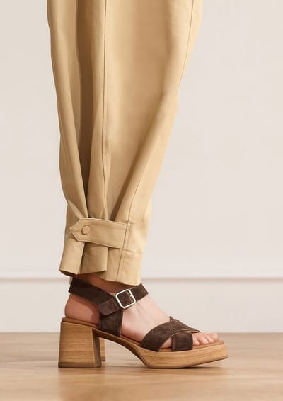 Manfield - Dames - Bruine suède sandalen met blokhak - Maat 39