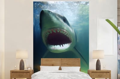 Behang - Fotobehang Haai met open mond in vertroebeld water - Breedte 145 cm x hoogte 220 cm