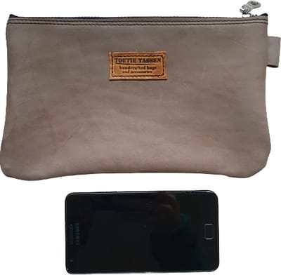 Toetie & Zo - Handgemaakte Etui - Leer - Taupe - Bruin - Telefoontas - Makeuptas - Pennenetui - Medicijnhoesje - Leder