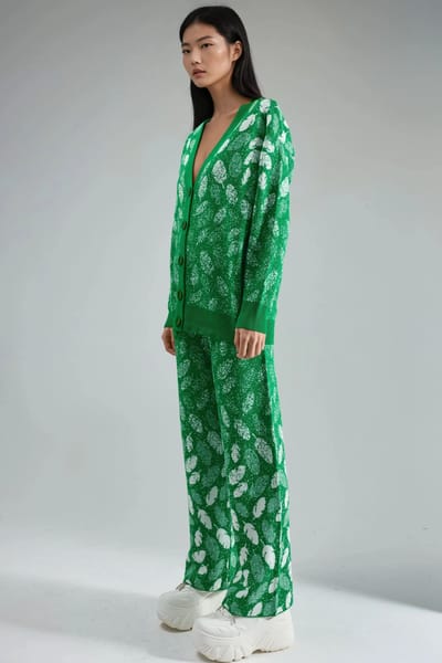 V-hals Jacques-gebreide cardigan en wijde broekset