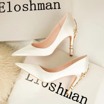 Vrouwen Metalen Bloemen Stiletto Hoge Hakken Vrouwelijke Nieuwe Lichte Luxe Sexy Mode Bruiloft Schoenen Puntschoen Satijnen Enkele Schoenen 37