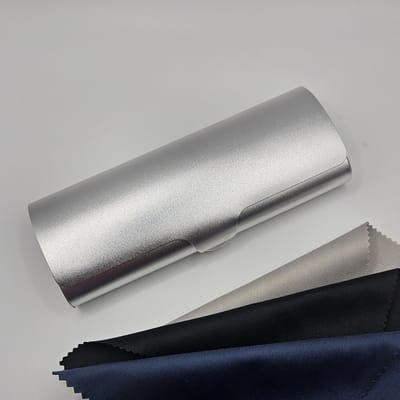 TOPVERKOOP! Aluminium brillenkoker met doekje, harde slijtvaste praktische brillendoos van hoge kwaliteit / Zilver metalen koker / brillenkoker en microvezeldoekje/ geweldig cadeau /hard case / harde hoes van metaal