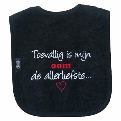 Zwarte slab met "Toevallig is mijn oom de allerliefste"