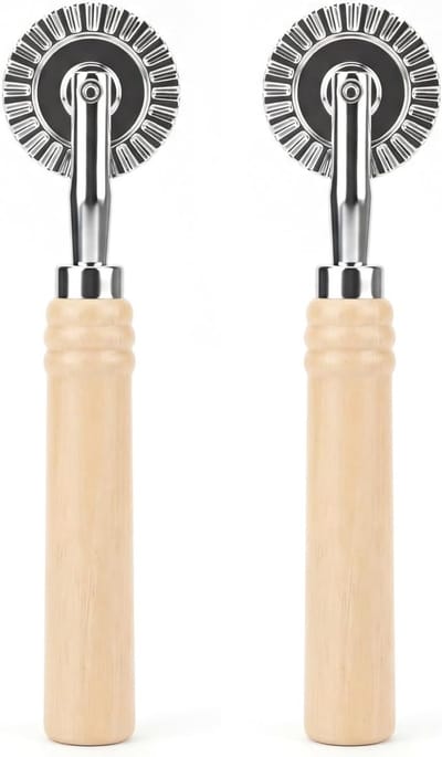Set van 2 gekartelde pizzasnijders en deegsnijders met houten handvat voor keukenaccessoires, ideaal voor pizza en pasta bereiden