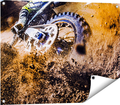 Gards Tuinposter Motorcross Wiel met Modder - 80x60 cm - Tuindoek - Tuindecoratie - Wanddecoratie buiten - Tuinschilderij