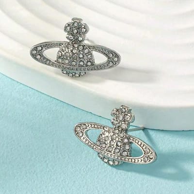 1 Paar Modieuze Creatieve Gepersonaliseerde Strass Doodskop, Bloem & Planeet Oorknopjes Voor Dames, Stijlvol Voor Dagelijks Woon-Werkverkeer En Veelzijdig Dragen white