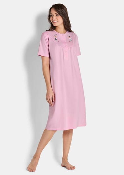 Nachthemd met vrouwelijk bloemenborduursel - rosé / gegarneerd - Gr. 38 van Goldner Fashion
