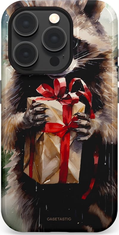 Casetastic hoesje geschikt voor Apple iPhone 15 Pro - MagSafe - Dubbellaagse bescherming - Winter Wasbeer Presentje - Fashion Case - Zwart Grijs Taupe