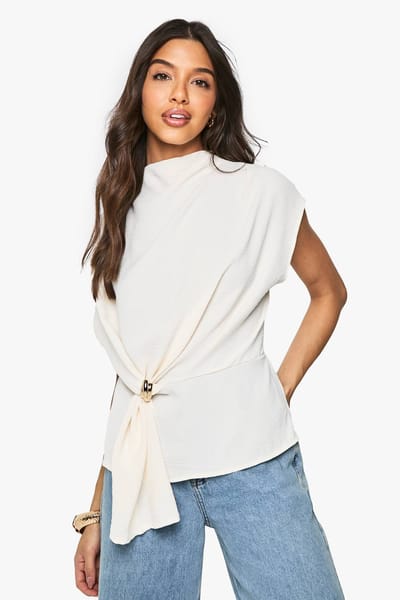 boohoo Dames Blouse met hamering en knoop aan de voorkant met gouden accenten | Cream | Maat: 10