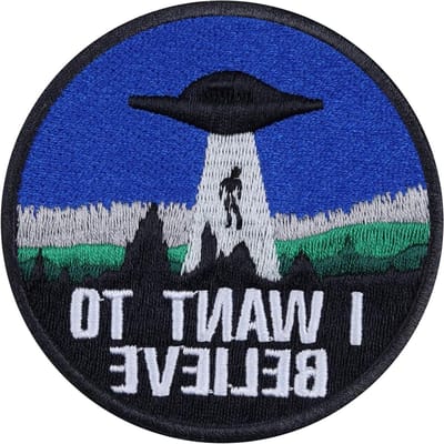 Opstrijkpatch UFO Alien 75x75mm - grappige applicatie - 'I want to believe' - leuk voor jassen en tassen - ShopVlot