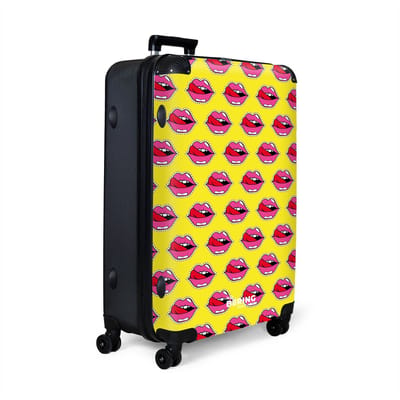 NoBoringSuitcases.com® - Koffer groot - Reiskoffer lichtgewicht - Geel met roze lippen - Rolkoffer met 4 wielen - Grote trolley XL - 98 liter bagage